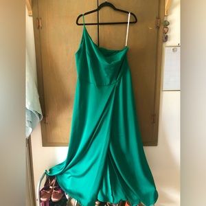 David’s bridal one shoulder bridesmaid dress with pockets Emerald green size 16